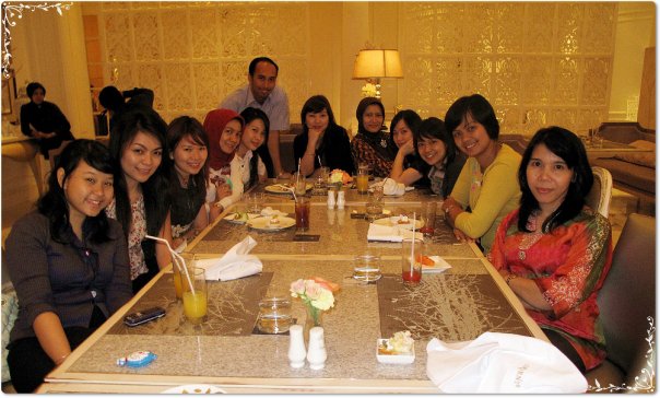 Hayooo aq yang manaaa??? hehehe @Orient Eight Restaurant, Hotel Mulia,Jkt
